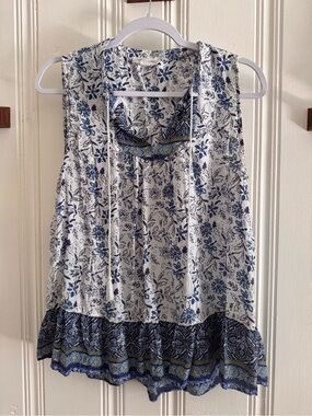beachlunchlounge White and Blue Floral Sleeveless Camisole